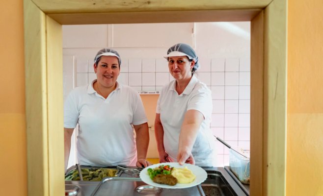 Школьная столовая уже готовит по новым правилам. Дети даже не замечают, что едят полезнее