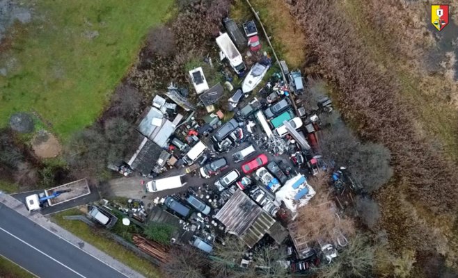 Десятки автомобилей залиты человеческой кровью и покрыты свастиками. В Германии арестовали 31-летнего мужчину из Румынии