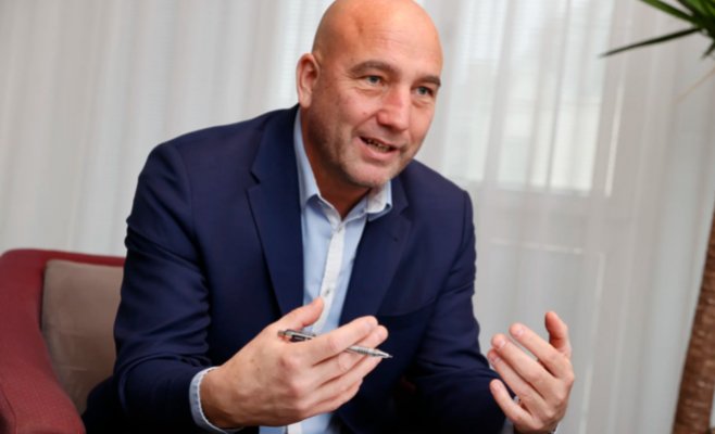 «Я не могу отвечать за ошибки отдельных людей», — глава VZP прокомментировал полицейское расследование