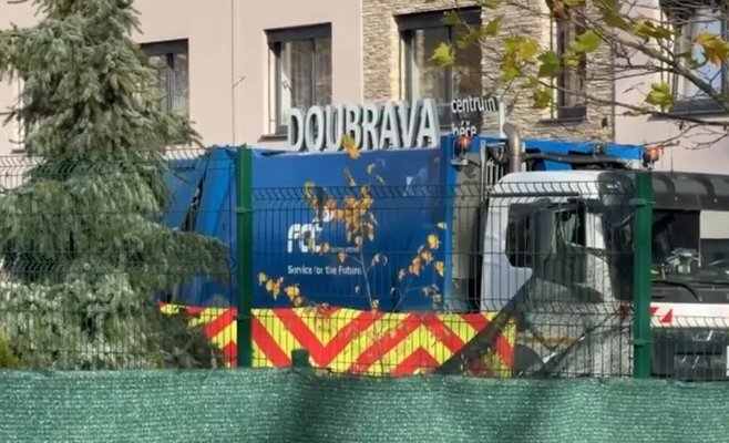 В регионе Колин мусоровоз сбил пенсионерку прямо на территории дома престарелых. Женщина погибла на месте