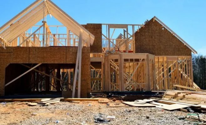Количество строительных разрешений рухнуло до исторического дна