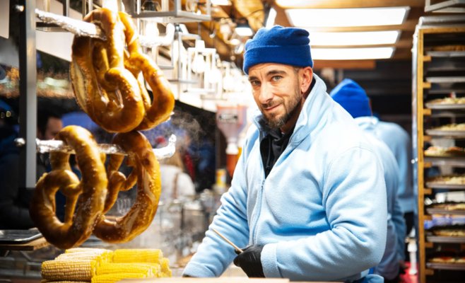 Спрос на сезонных работников перед Рождеством растёт: заработок достигает 200+ крон в час