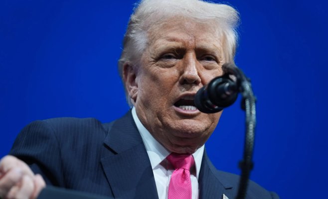 «Территории всё равно теряют». Трамп давит на Украину, требуя принять мирный план до четверга