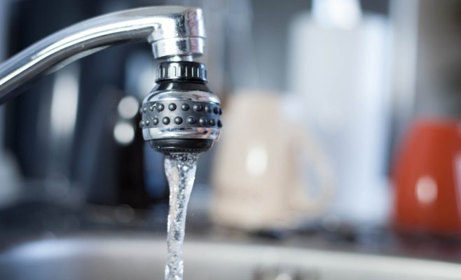 Город Крыры в регионе Лоунско временно остались без питьевой воды. Из-за подозрения на бактерии дезинфицируют водопровод