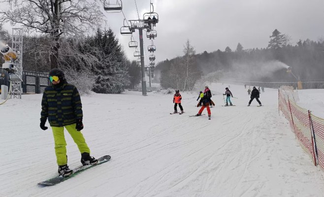 Первые зимние эмоции: Monínec открыл сезон раньше всех и удивил запасами прошлогоднего снега