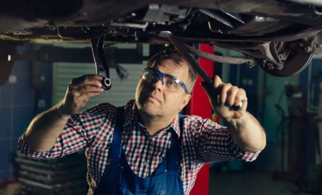 Взял деньги, но машину не отремонтировал: женщина из Прерова подала на автомеханика в полицию