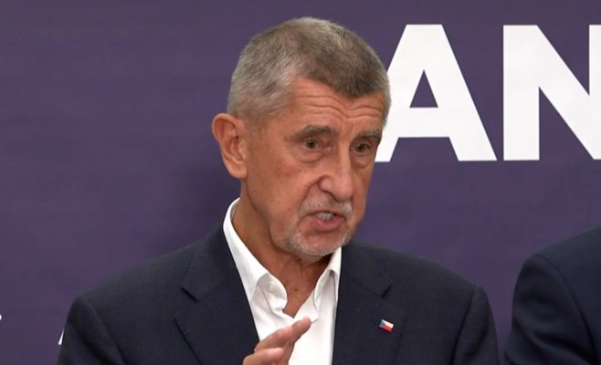 Бабиш пообещал массовые увольнения в аппарате правительства, но параллельно создаёт новые должности