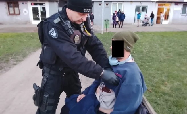 Иностранец ударил мужчину ножом в центре Усти-над-Лабем. Агрессора задержал городской стражник