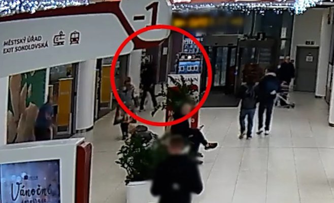 Наркоман с гепатитом С ударил охранника шприцем в пражском торговом центре