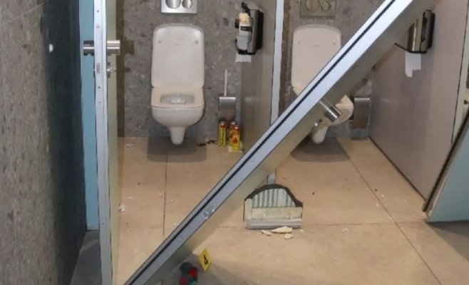 Мужчина на общественном туалете в Будапеште вдыхал газ из зажигалки, взрыв разрушил три кабинки