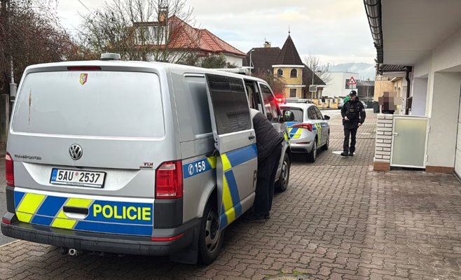 Ссора трёх мужчин в Модржанях переросла в нападение с ножом. Полиция ищет подозреваемого