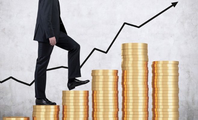 Средняя зарплата снова заметно выросла. Больше всего получили сотрудники с высокими доходами