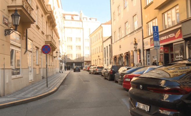 В центре Праги внезапно умер 30-летний иностранец: врачи боролись за жизнь более получаса