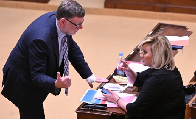 «Хотя бы сбалансированный бюджет? Без повышения налогов этого не добиться, предупреждают экономисты»