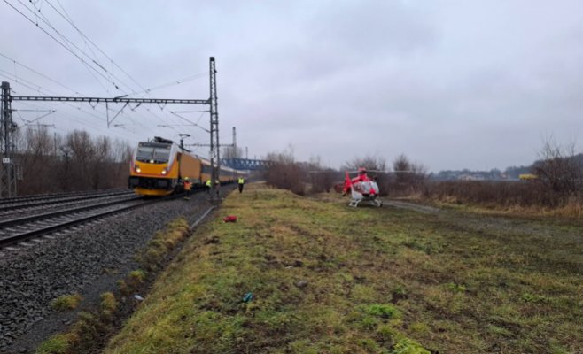Мужчина в районе Прерова упал на железнодорожные пути, поезд прошёл прямо над ним. Он чудом почти не пострадал