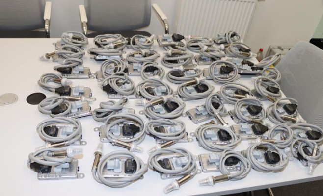 Иностранные сотрудники вынесли из фирмы в Трутнове датчики на сотни тысяч и продавали их в Польше