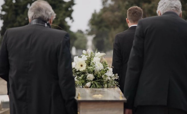 Государство в этом году заплатит рекордную сумму за социальные похороны