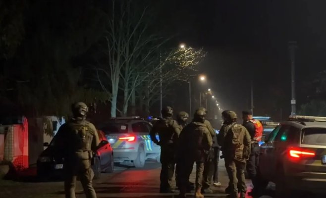 Под Прагой мужчина был тяжело ранен ножом. Подозреваемого искали всю ночь и задержали лишь под утро