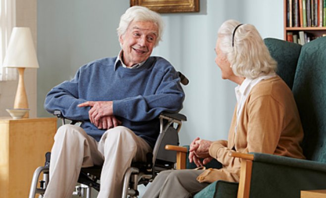 Пожилым людям и людям с инвалидностью придётся немного больше платить за социальный уход: подорожают проживание и питание