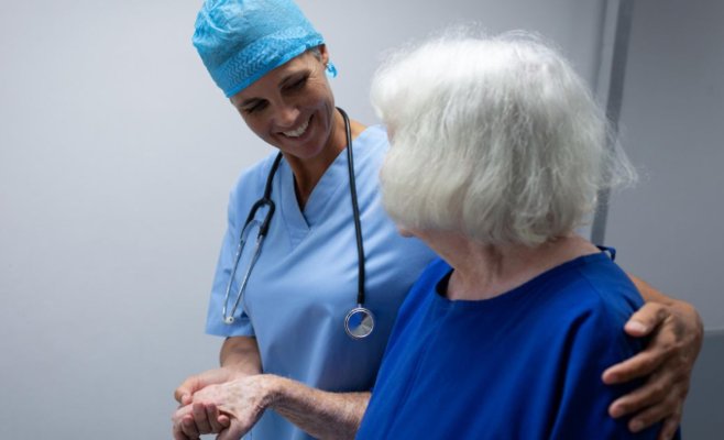 Доходы медсестёр: за одну и ту же работу разница в зарплатах может достигать десятков тысяч крон