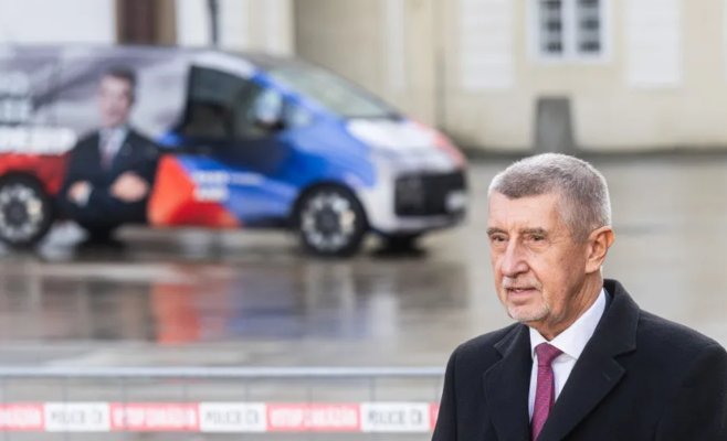 Сотни людей — за борт. Бабиш хочет по-трамповски продавливать реформы под давлением