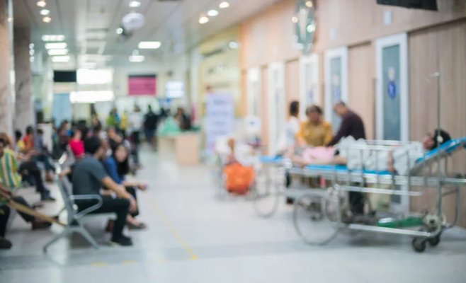 За разворованные медицинские страховые фонды заплатят клиенты VZP. Политики уже не в первый раз тянутся к их деньгам