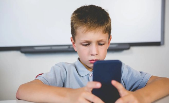 Никаких телефонов за партами. Израиль с февраля запретит мобильные телефоны в начальных школах