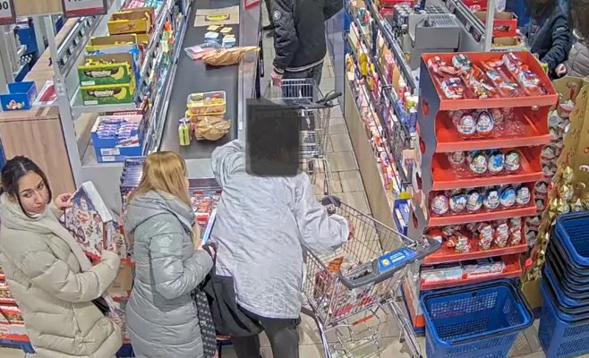 Иностранки, обкрадывавшие покупателей и особенно пенсионеров, после задержания были выдворены из Чехии