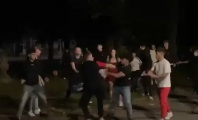 Драка перед дискотекой в Пльзеньском крае: группа молодых людей устроила потасовку, несколько человек оказались в больнице