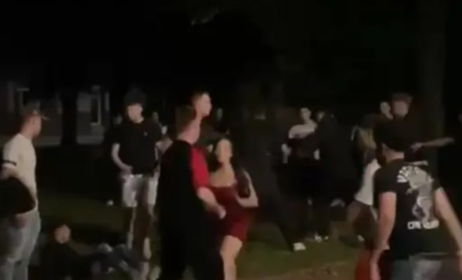 Драка перед дискотекой в Пльзеньском крае: группа молодых людей устроила потасовку, несколько человек оказались в больнице