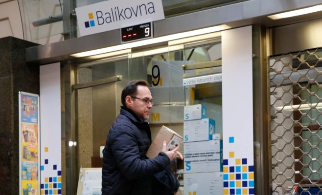 С заказом подарков в интернет-магазинах тянуть уже нельзя — иначе они могут не успеть к Рождеству