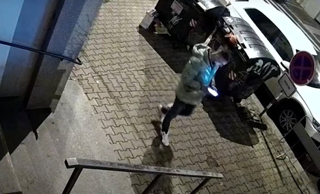 Хоррор при аренде автомобиля на Жижкове: мужчина напал на женщину с заднего сиденья