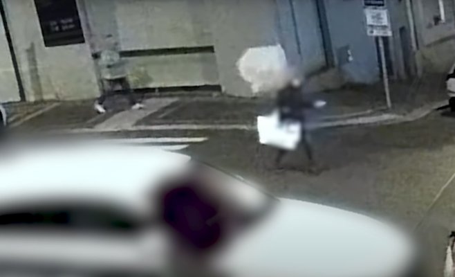 Хоррор при аренде автомобиля на Жижкове: мужчина напал на женщину с заднего сиденья