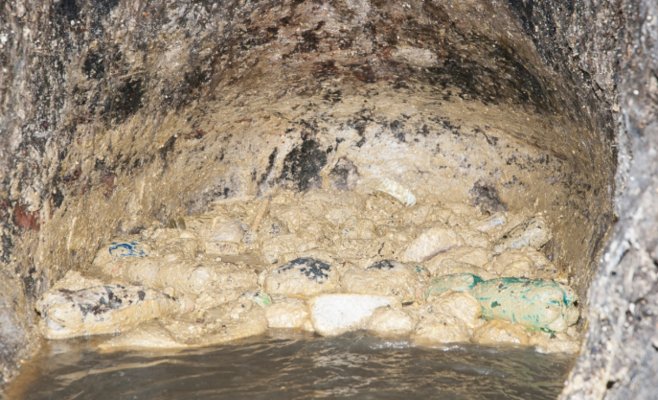 Пражские водопроводы и канализация предупреждают: использованному маслу не место в канализации