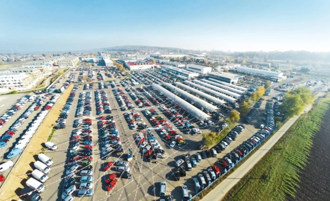 Подержанные автомобили к концу года подешевели. Средняя цена опустилась ниже 300 тысяч крон