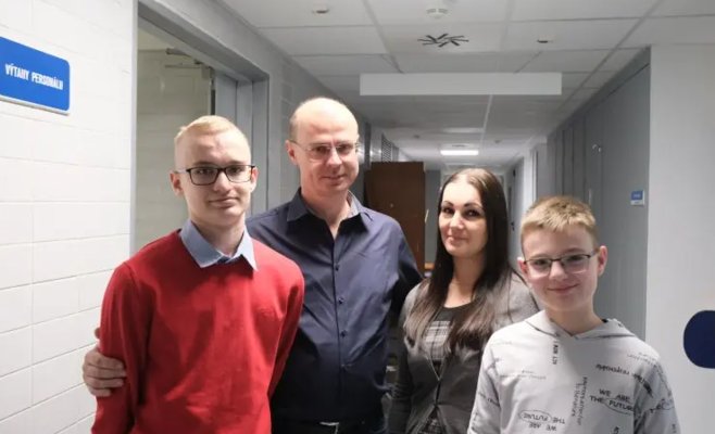 Родились два сына с расщелиной губы и нёба. Улыбку им вернули специалисты из Брно