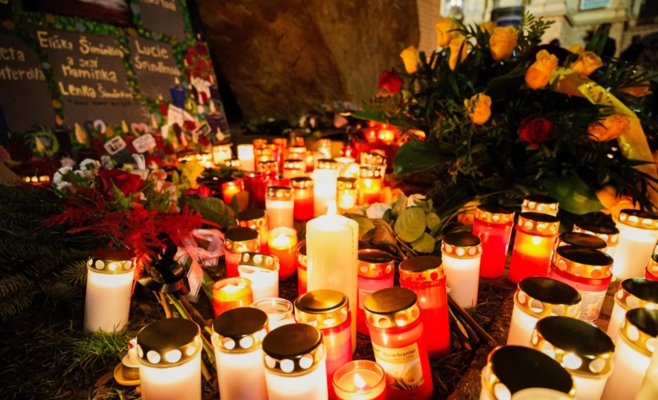 Люди почтили годовщину трагической стрельбы на философском факультете в Праге