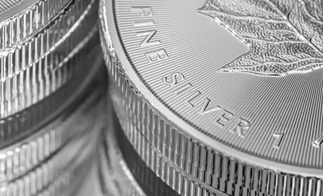 Серебро впервые в истории превысило отметку 70 долларов за тройскую унцию