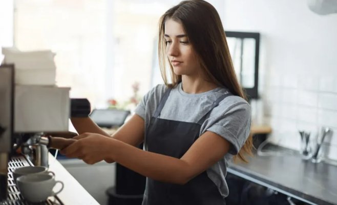 Хорошая новость для работающих по договору: с нового года можно будет зарабатывать больше без уплаты взносов