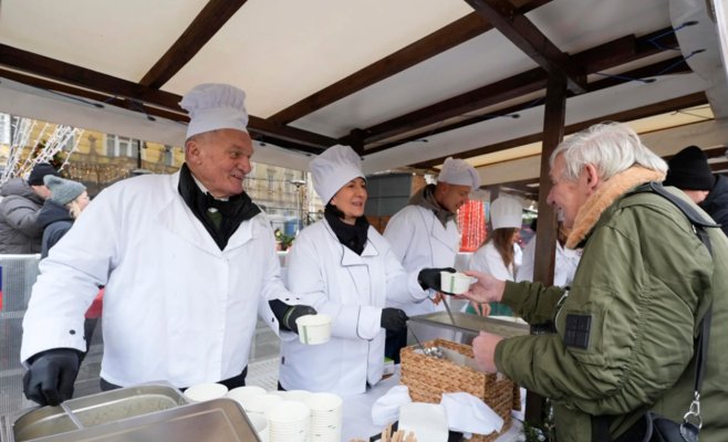 Большой интерес к традиционному рыбному супу от мэра: использовано более четверти тонны карпов