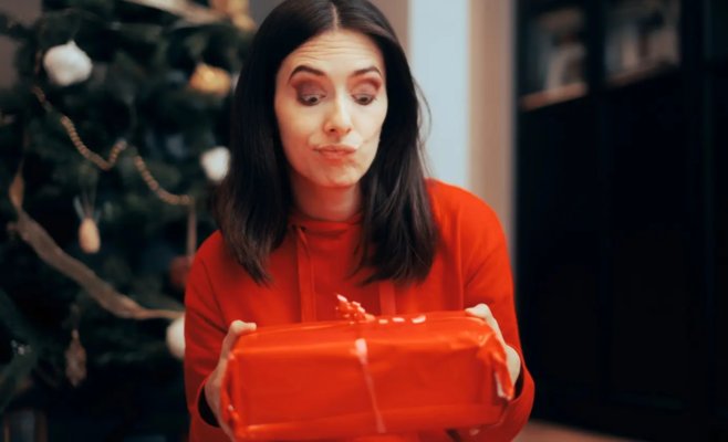 В интернет-магазине неподходящий рождественский подарок можно вернуть в течение двух недель, в обычном магазине