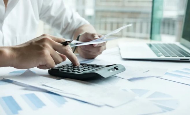 У нынешних получателей социальных пособий остаются считаные дни, чтобы подать заявку на «суперда́вку»