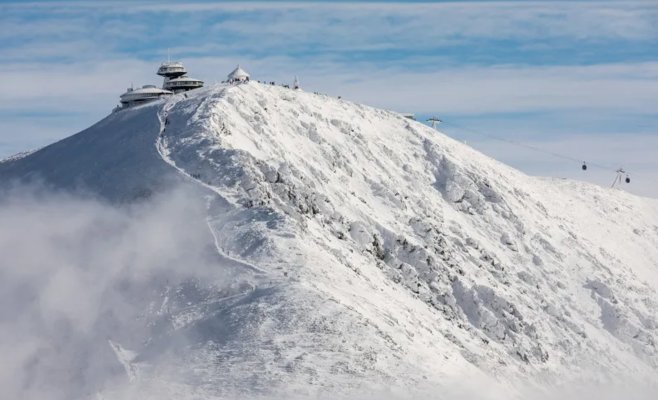 Сильный ветер остановил канатную дорогу на Снежку: на вершине −10 °C