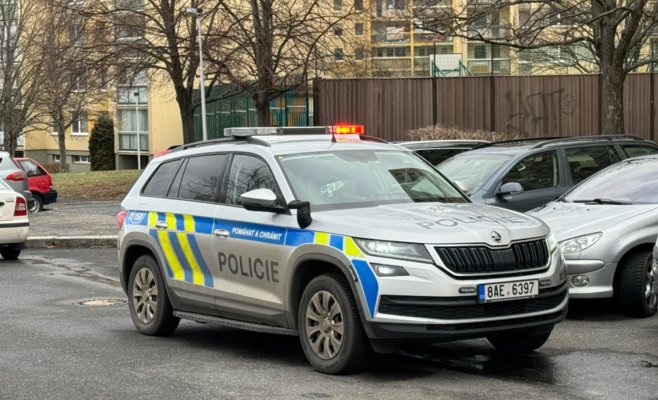 Грабители в регионе Брно обчистили табачный киоск и сами загнали себя в тупик, спасаясь от полиции