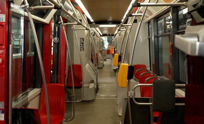 В Праге столкнулись трамваи: один сошёл с рельсов