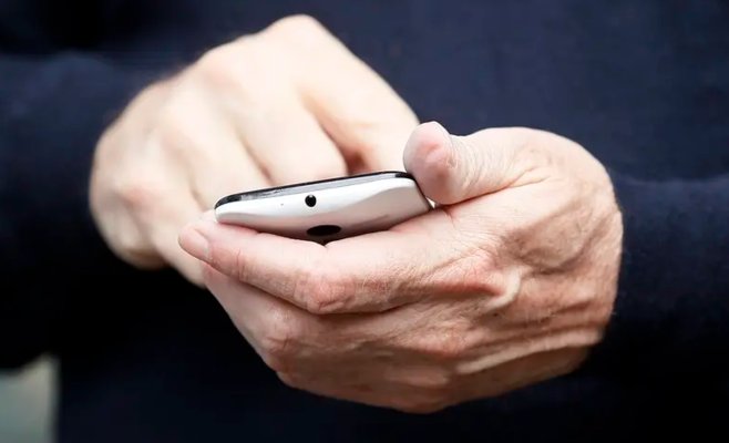 С Новым годом люди поздравляли в основном онлайн: число звонков и SMS снизилось