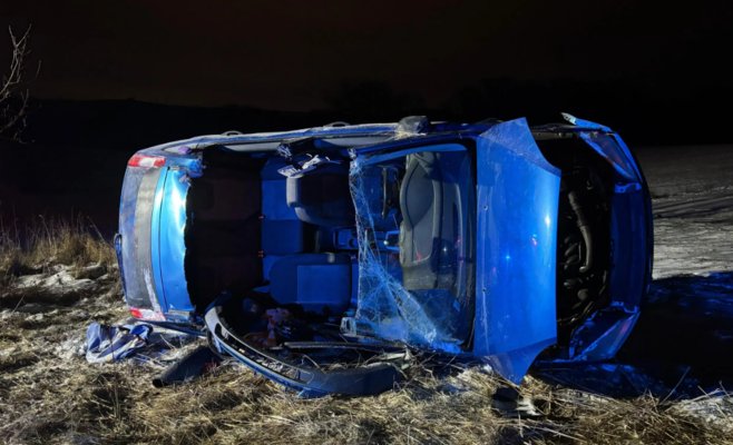 Восьмилетняя девочка после аварии на Новоицинском крае выбралась через окно и с фонариком на телефоне позвала помощь