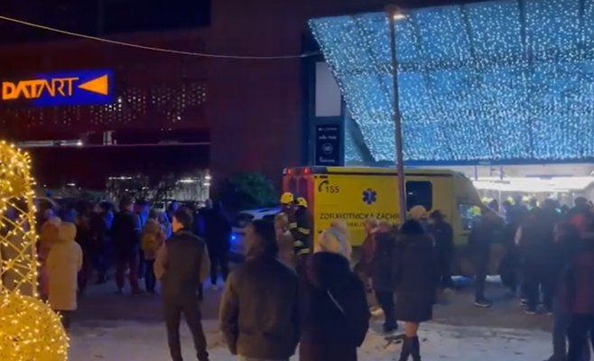 Мужчина напал с режущим оружием в торговом центре Градец-Кралове: есть тяжело раненые