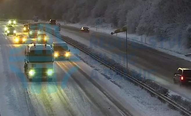 Снег осложняет движение транспорта: в Праге возникли проблемы с автобусами