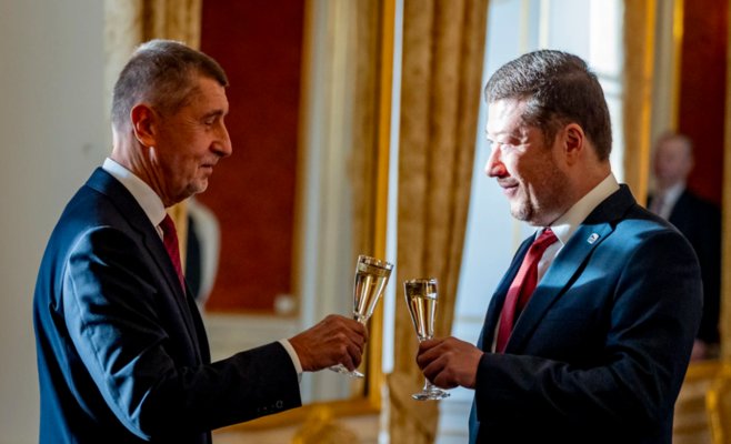 Оппозиционные сенаторы призвали Бабиша дать понять Окамуре, что его заявления вредят Чехии